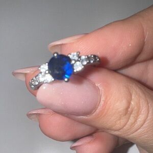 Elegant Saphire and Silver Women's Ring